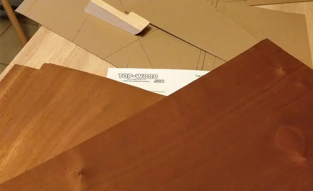 Feuille de bois acajou